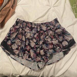 Floral 2.5 hotty hot shorts